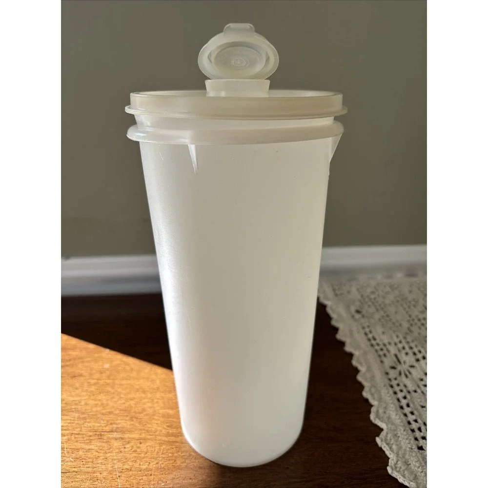 Vintage‎ Tupperware White Cylinder Container with Lid Pour Spout 9